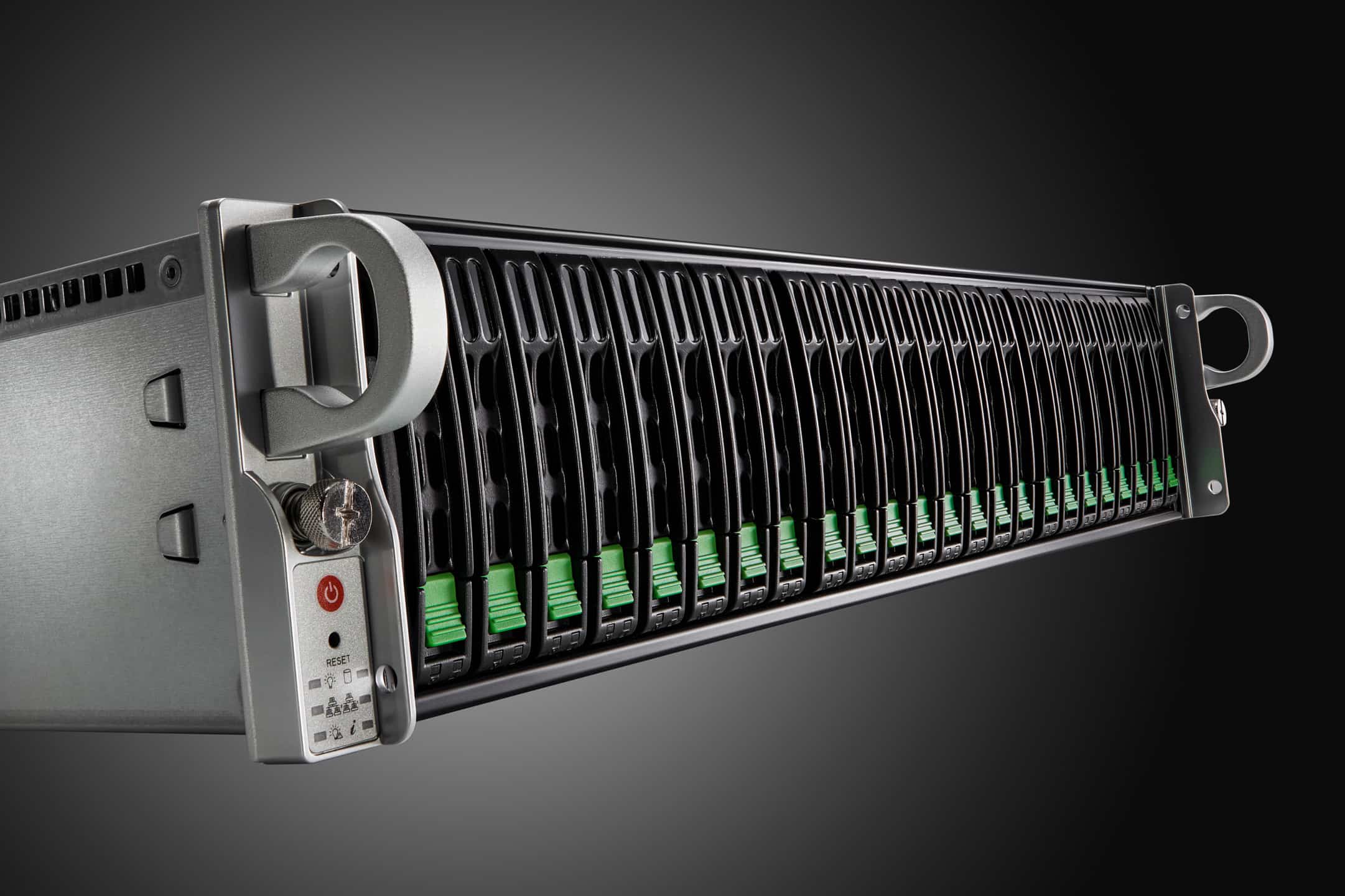 El nuevo servidor PRIMERGY RX de Fujitsu, basado en AMD, proporciona rápidamente información y valor de los datos