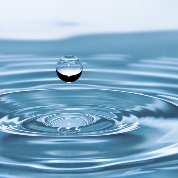 AWS se compromete a devolver a las comunidades más agua de la que utiliza para 2030
