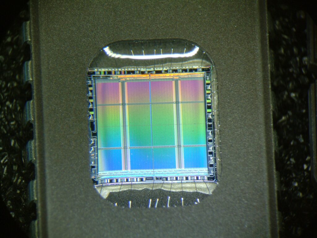 Tipos de memorias en un ordenador: RAM, ROM, PROM, EPROM y EEPROM 2 4Mbit EPROM Texas Instruments TMS27C040