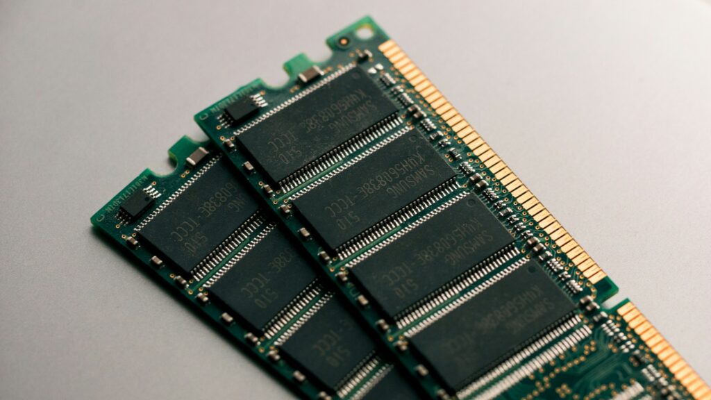 Tipos de memorias en un ordenador: RAM, ROM, PROM, EPROM y EEPROM 1 memoria ram