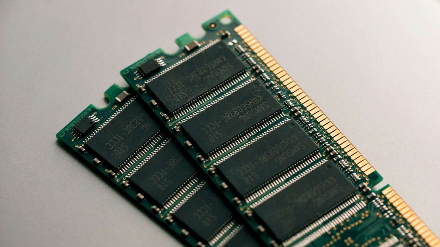 Ram Win Module Eeprom Types of Memory in a Computer: RAM, ROM, PROM, EPROM, and EEPROM ...