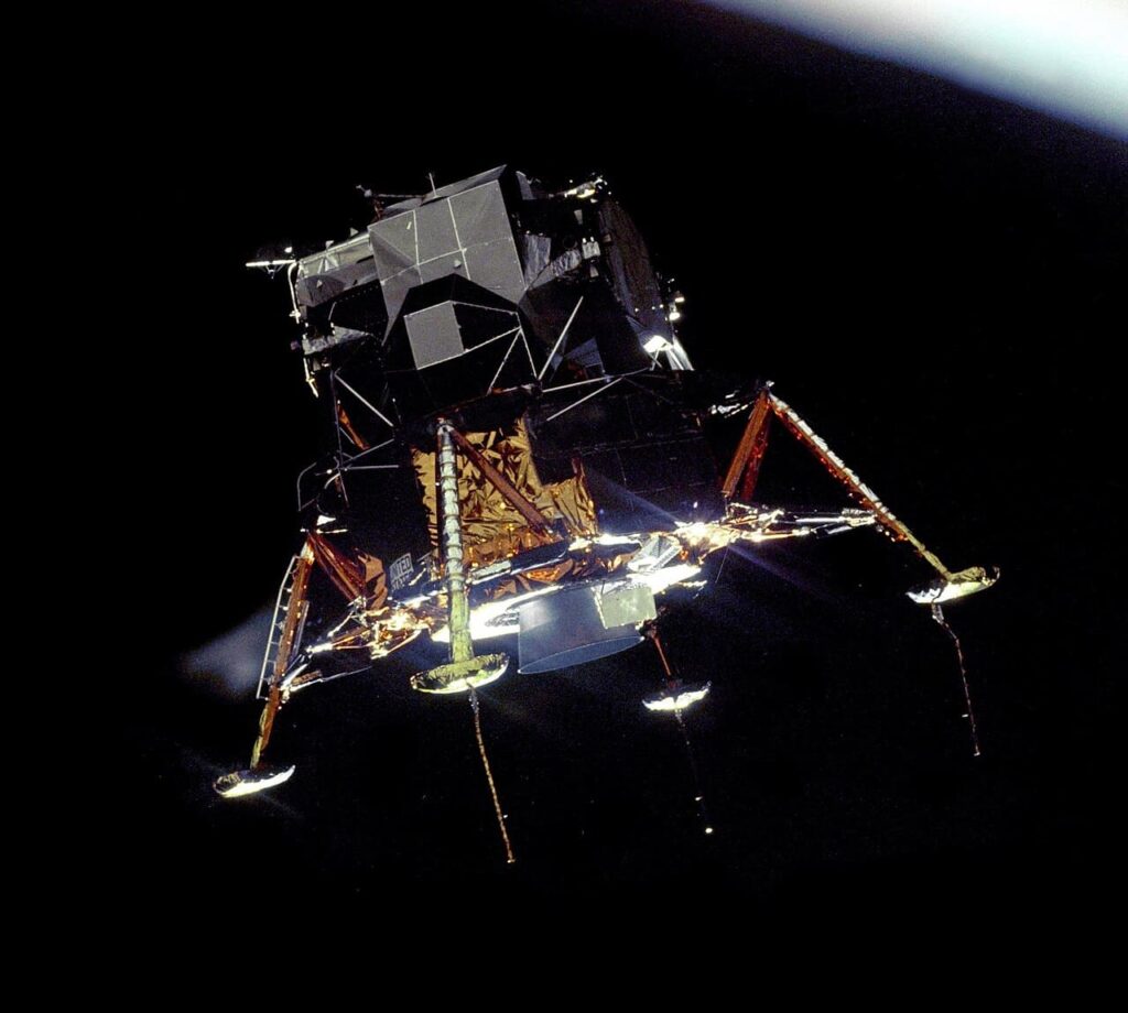 Apollo 11 en GitHub: el código que llegó a la Luna aún enseña al cloud ...