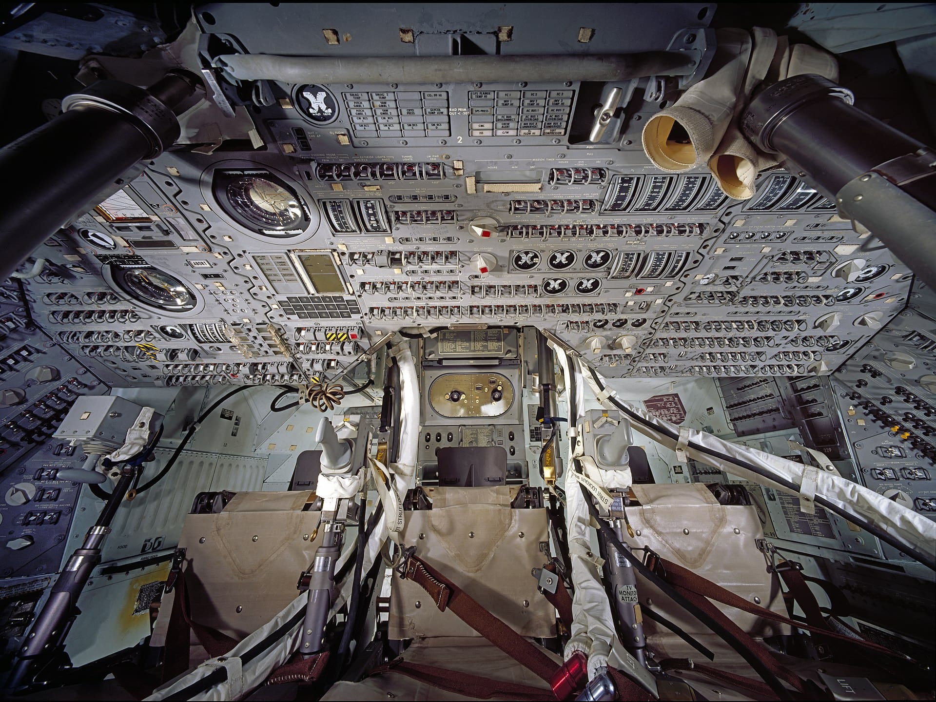 Apollo 11 en GitHub: el código que llegó a la Luna aún enseña al cloud ...