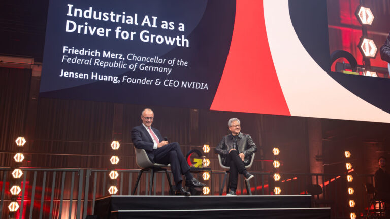 Jensen Huang, consejero delegado de NVIDIA, en el escenario del Invest in Germany Summit en Berlín