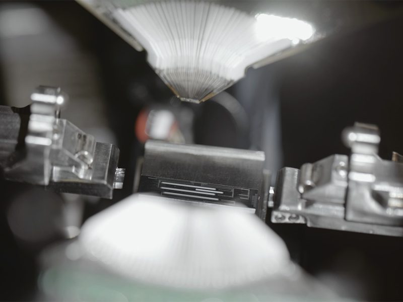 Switch cuantico universal de Cisco enrutando estados cuanticos sobre fibra optica estandar a temperatura ambiente