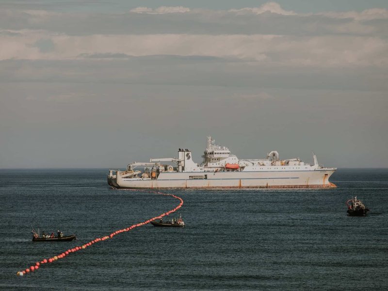 boyas-mantienen-flote-cable-submarino-google