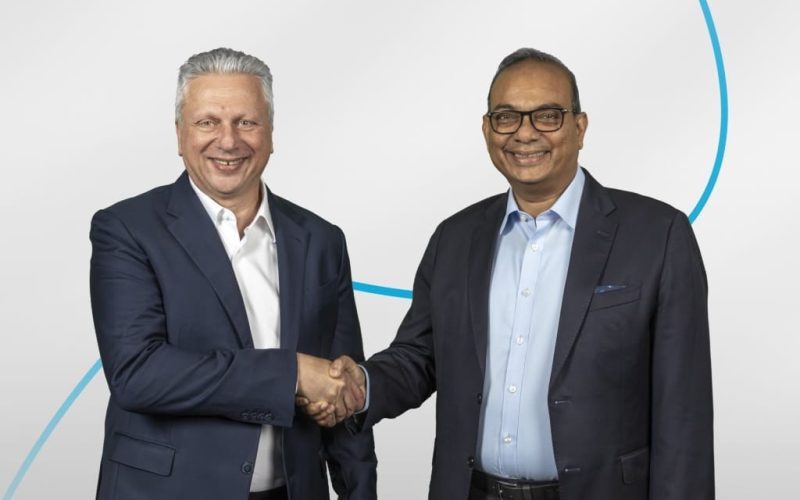 capgemini-handshake-blue-line