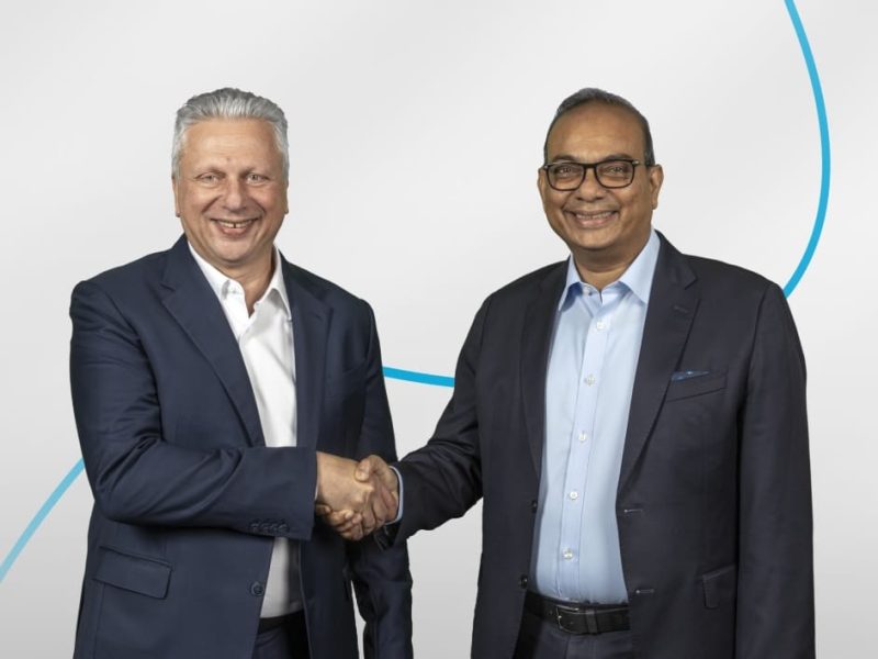 capgemini-handshake-blue-line