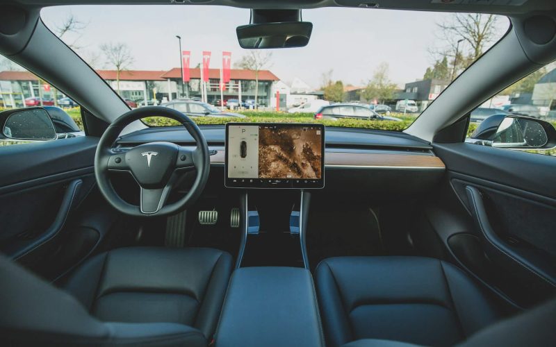 interior-coche-electrico-tesla