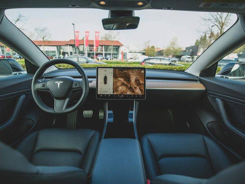 interior-coche-electrico-tesla